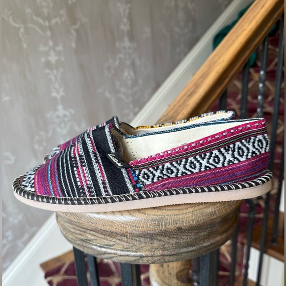 Latinas ladies fabric flats excellent condition, size 8 - Picture 6 of 11